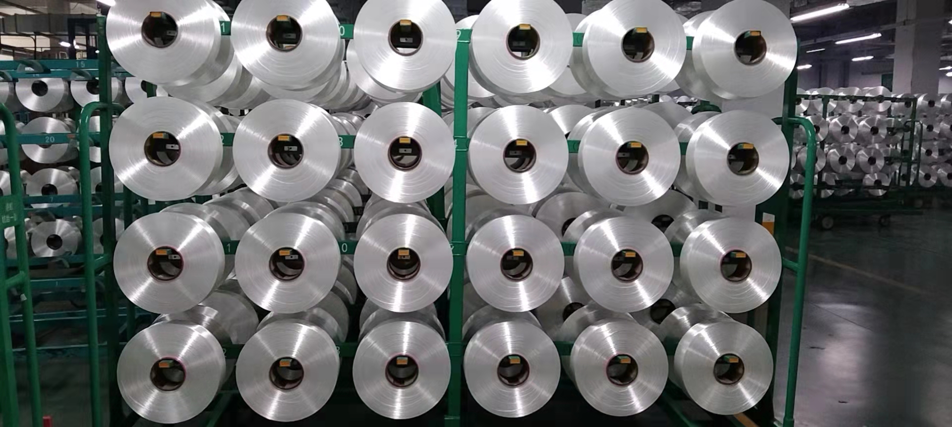 Katyonik boyanabilir iplikler piyasada adından söz ettirmiştir.